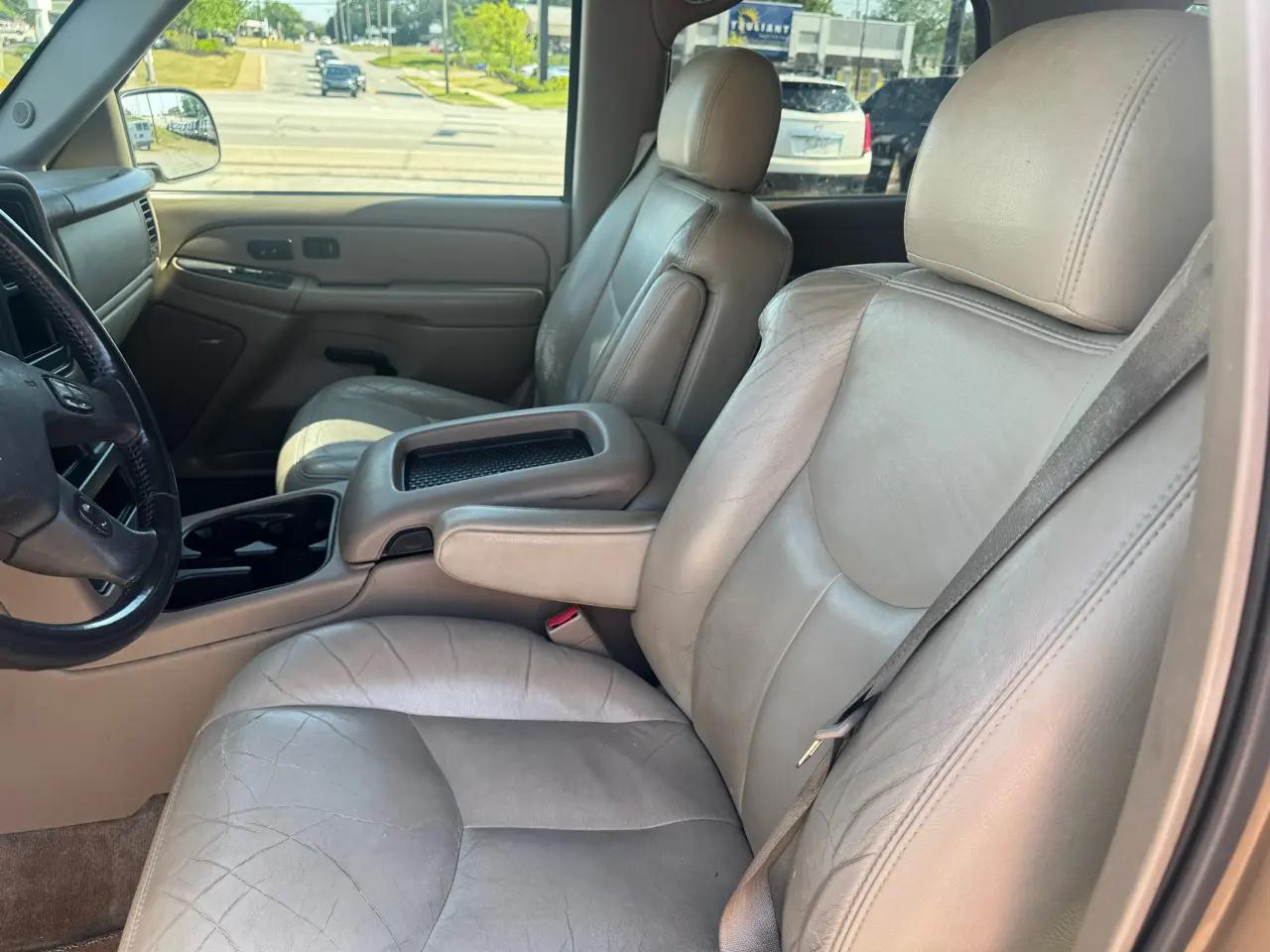 Chevrolet Tahoe 4dr 1500 4WD LT 2004