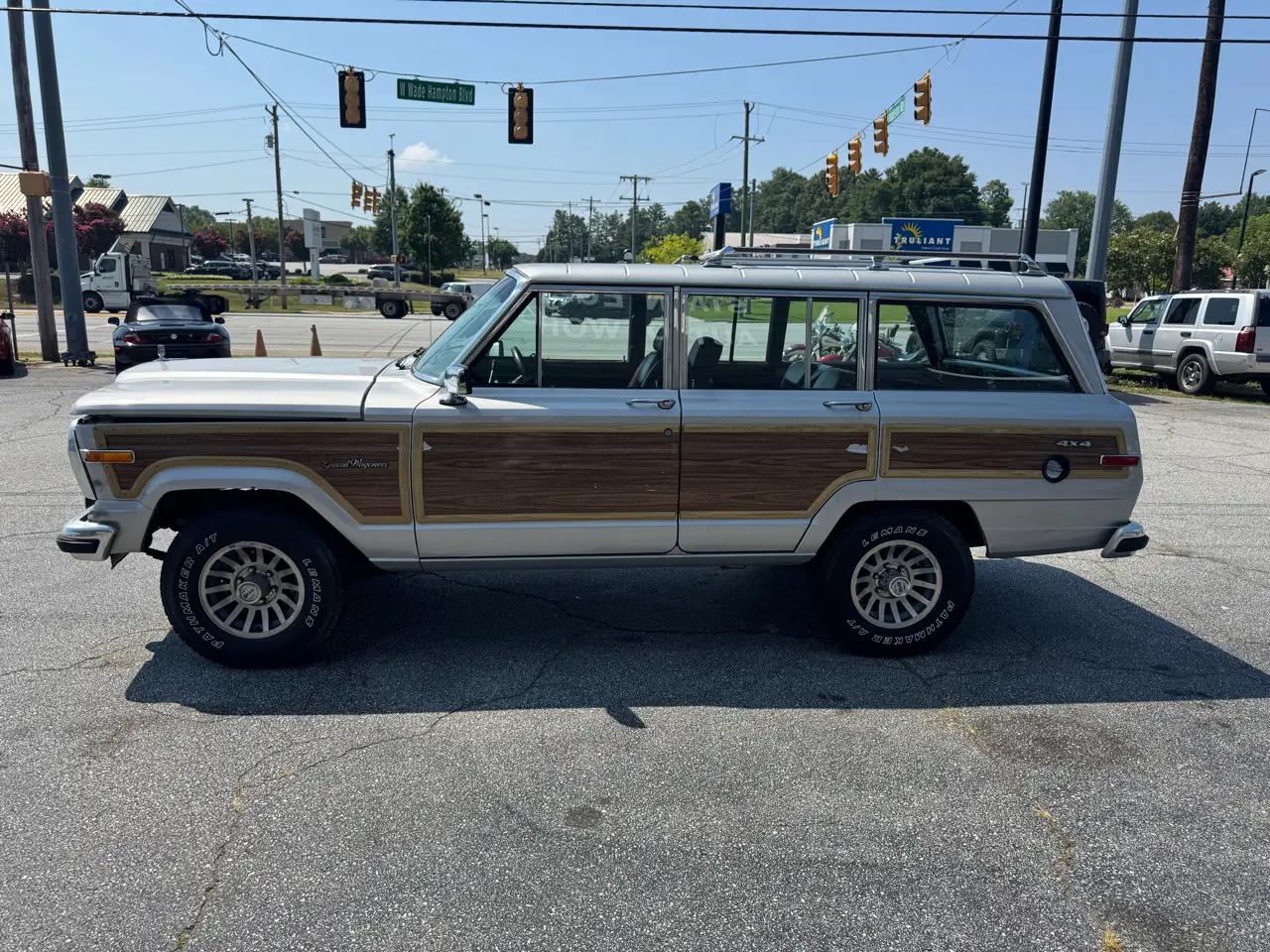 Jeep Grand Wagoneer 4dr Wagon 1988