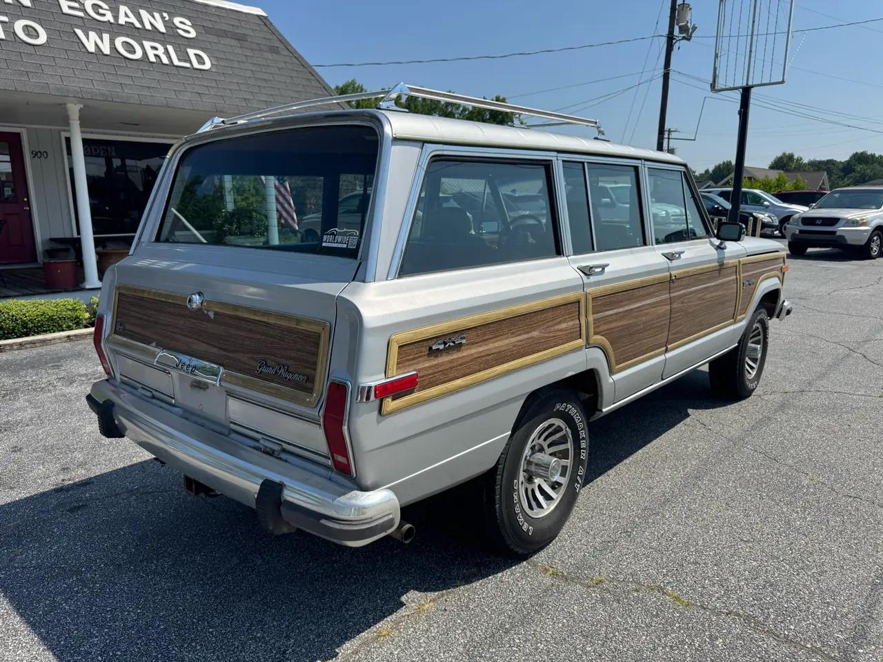 Jeep Grand Wagoneer 4dr Wagon 1988