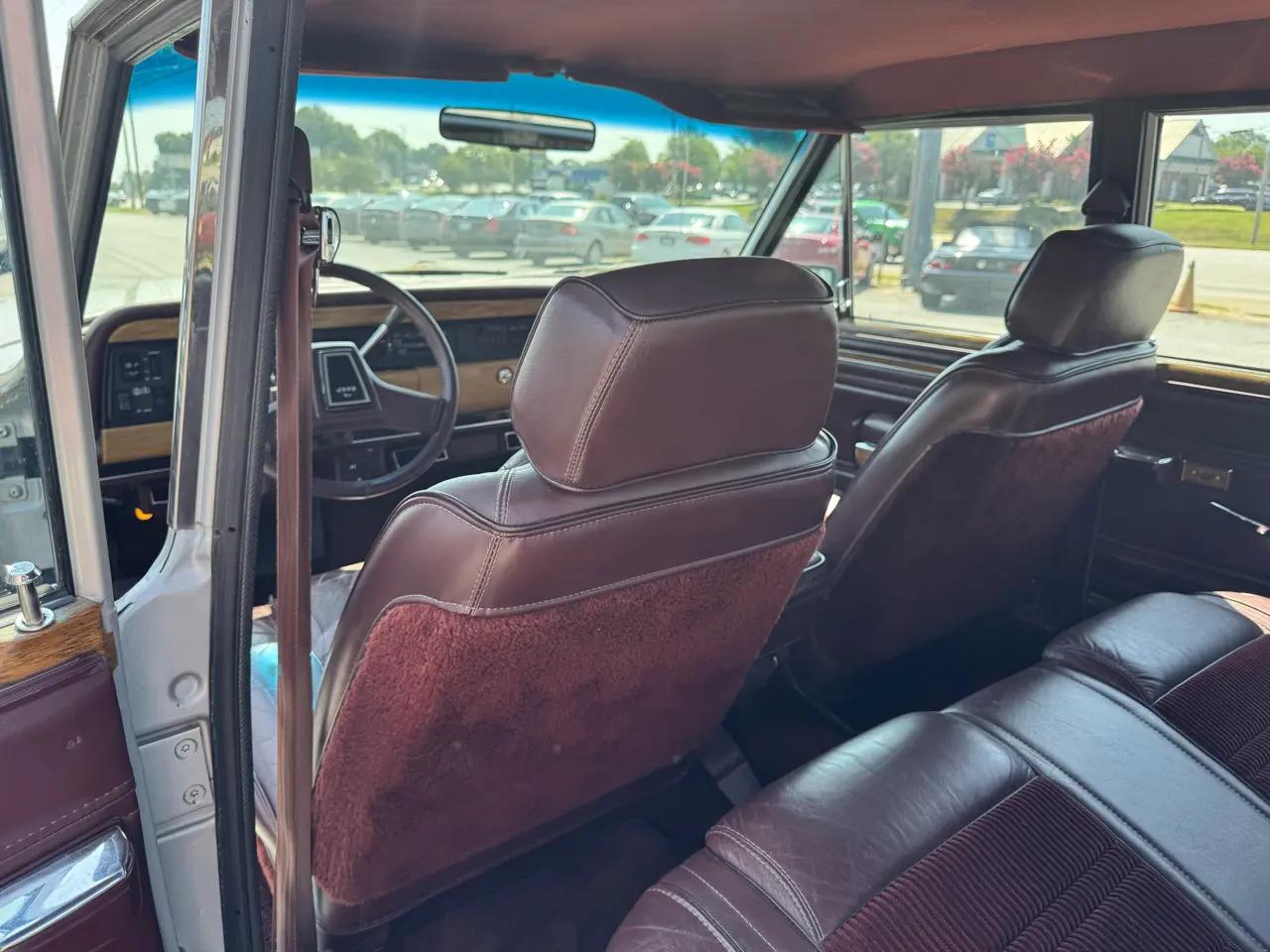 Jeep Grand Wagoneer 4dr Wagon 1988