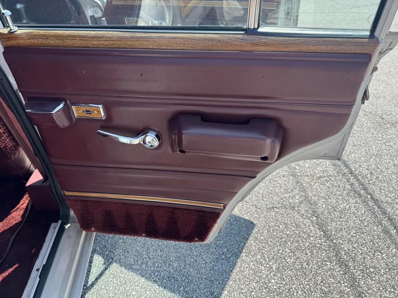 Jeep Grand Wagoneer 4dr Wagon 1988