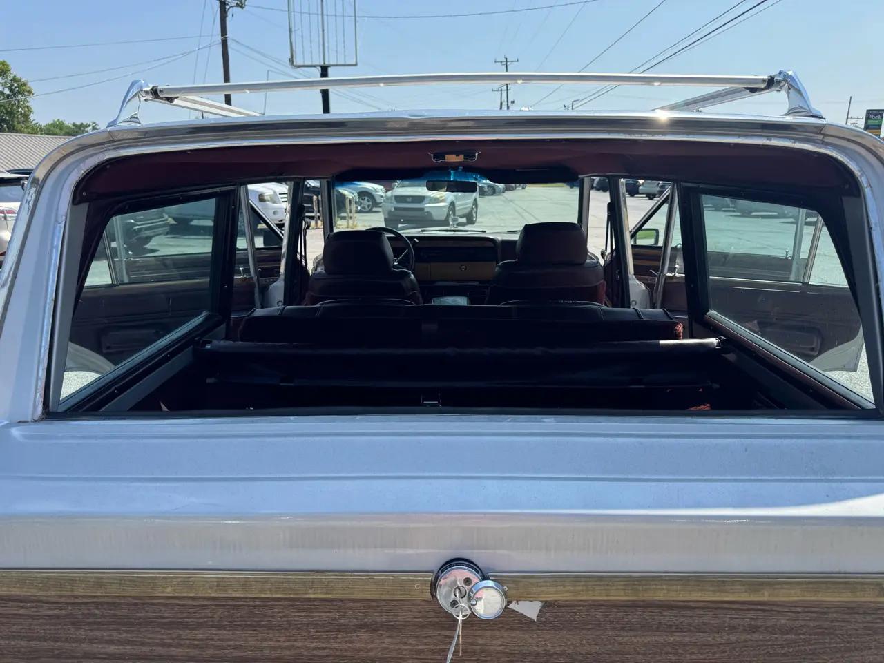Jeep Grand Wagoneer 4dr Wagon 1988