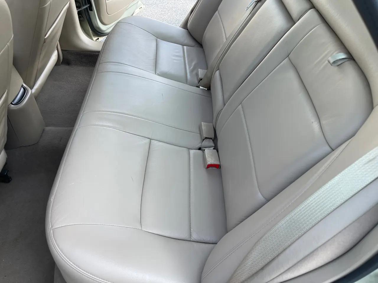 Ford Taurus 4dr Sdn SEL 2006