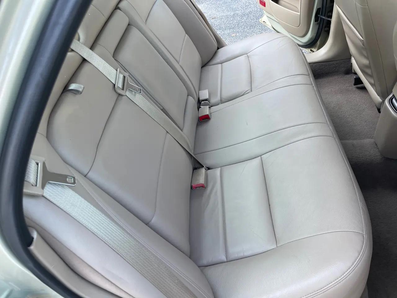 Ford Taurus 4dr Sdn SEL 2006