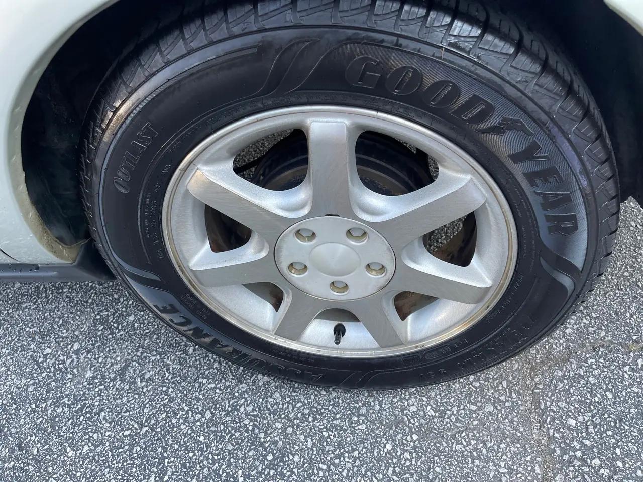 Ford Taurus 4dr Sdn SEL 2006