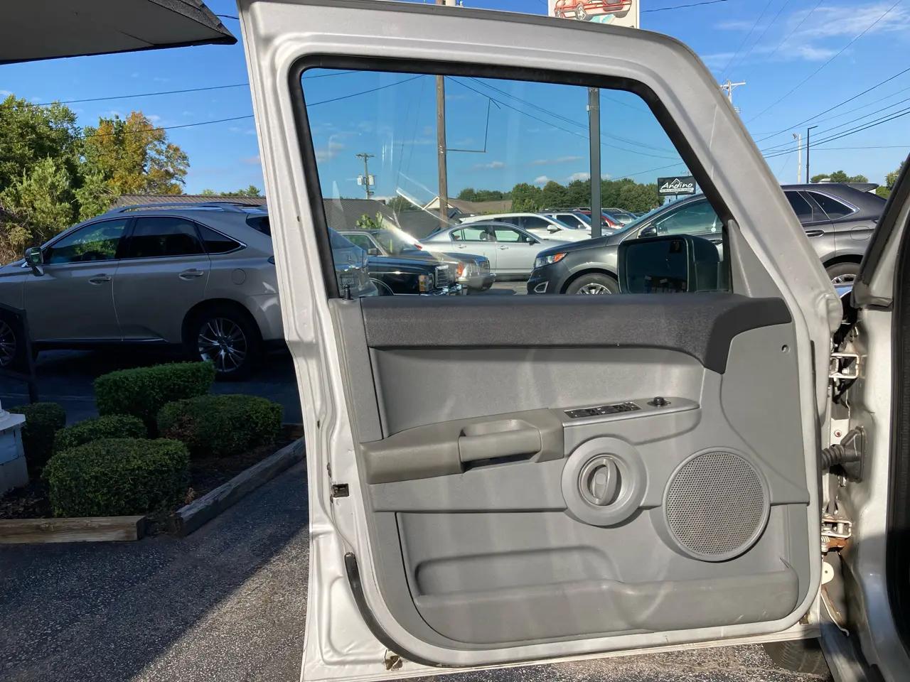 Jeep Commander 4dr 2WD 2006
