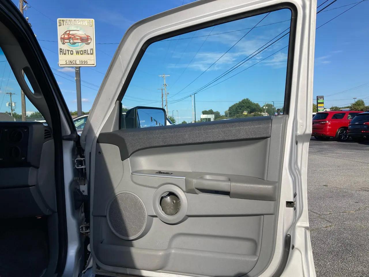 Jeep Commander 4dr 2WD 2006