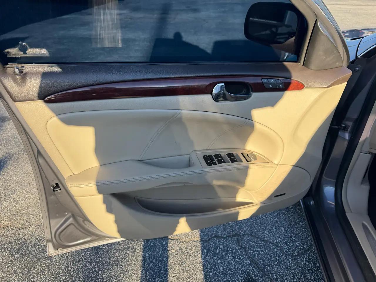 Buick Lucerne 4dr Sdn V8 CXS 2007