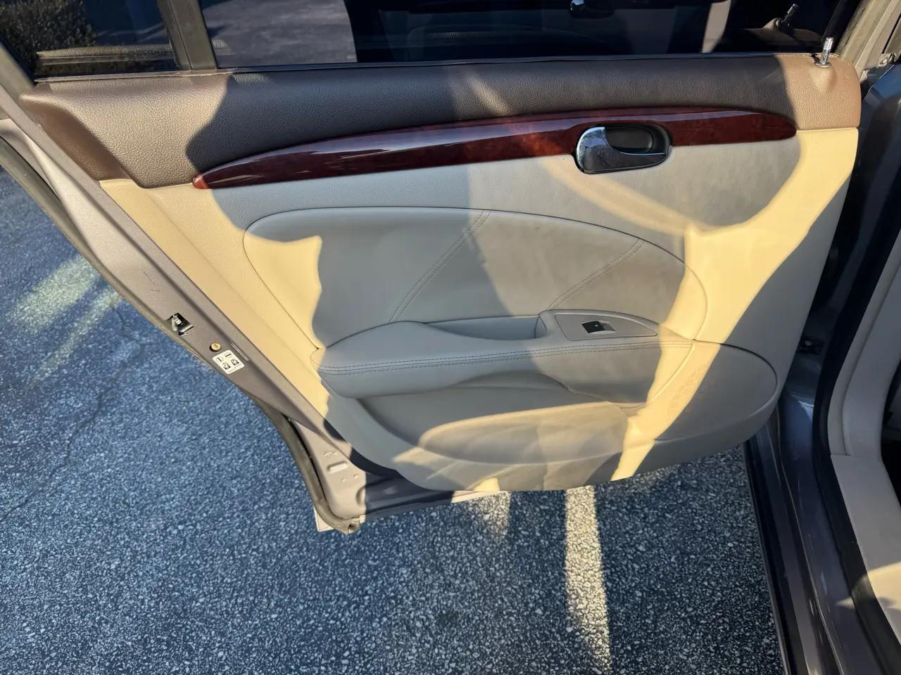 Buick Lucerne 4dr Sdn V8 CXS 2007