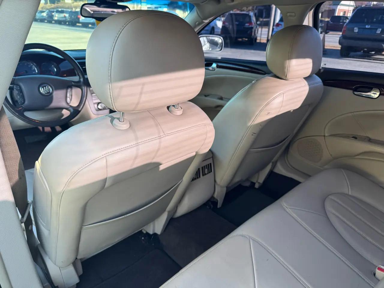 Buick Lucerne 4dr Sdn V8 CXS 2007