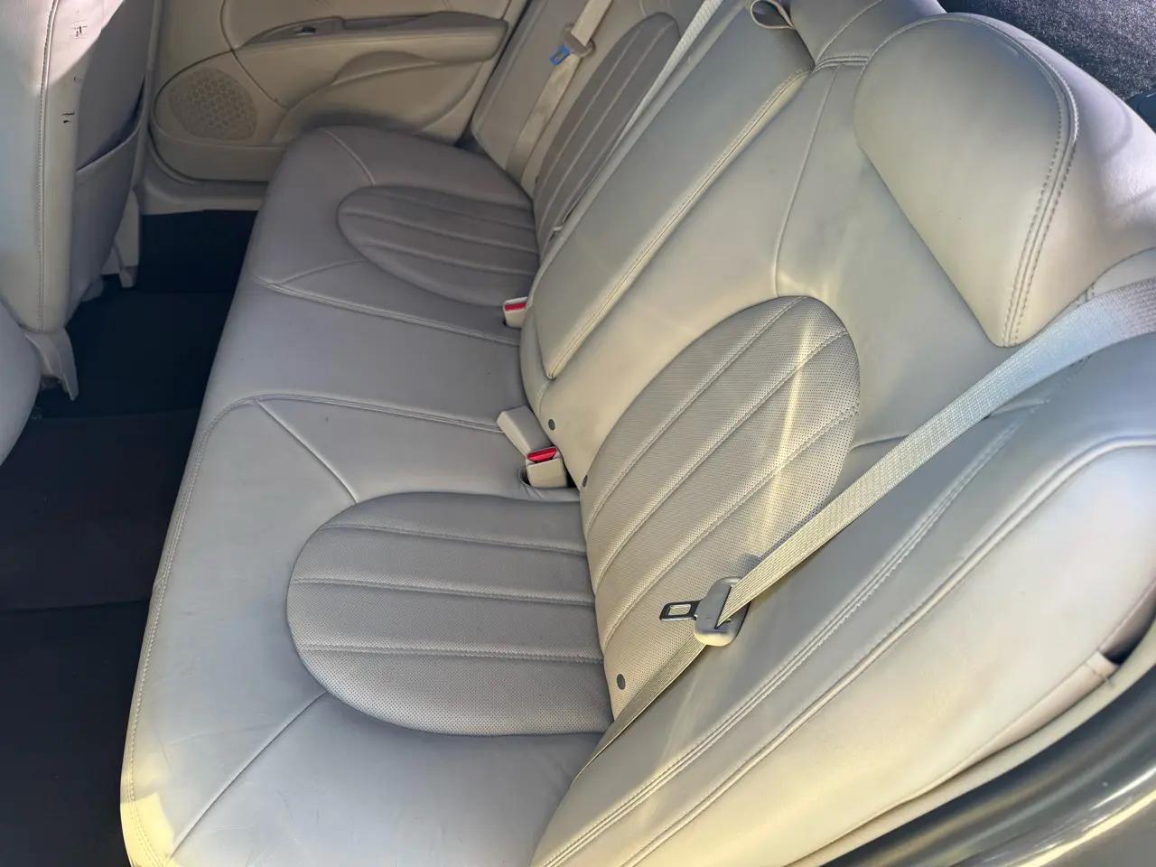 Buick Lucerne 4dr Sdn V8 CXS 2007