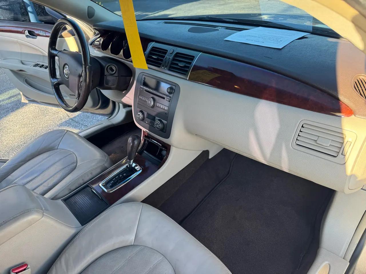Buick Lucerne 4dr Sdn V8 CXS 2007