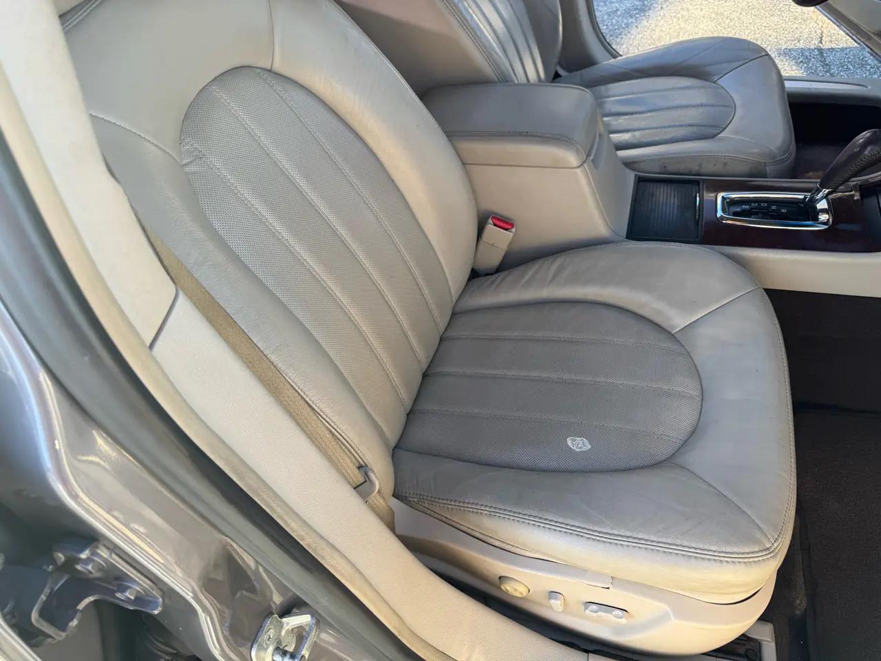 Buick Lucerne 4dr Sdn V8 CXS 2007