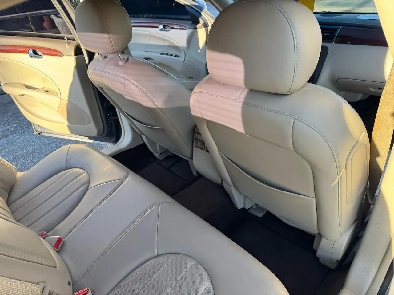 Buick Lucerne 4dr Sdn V8 CXS 2007