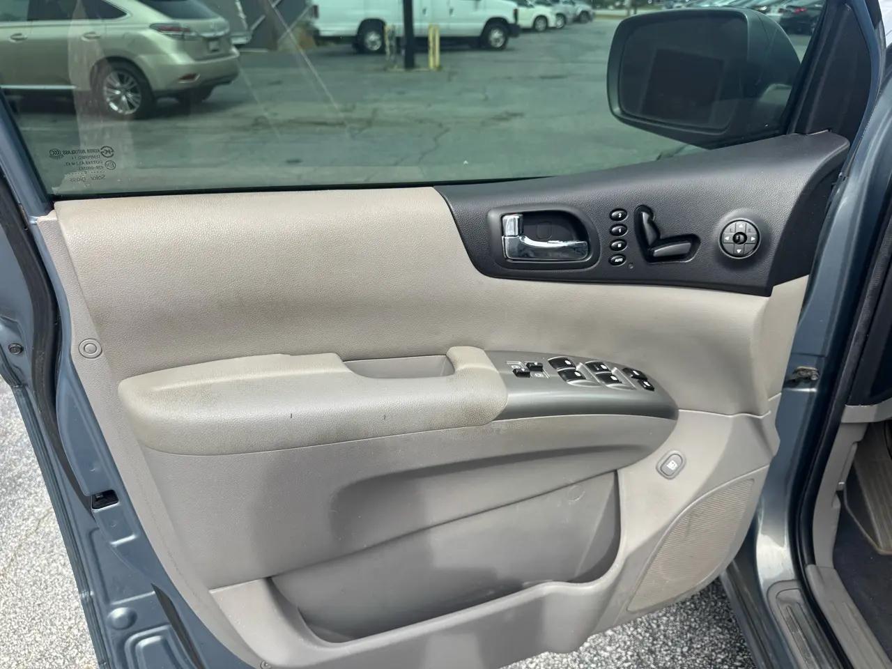 Hyundai Entourage 4dr Wgn Limited 2008