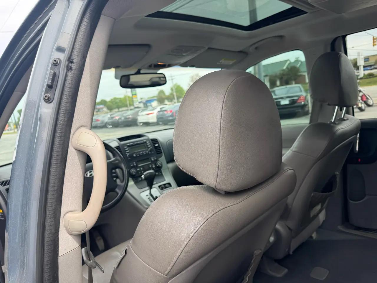 Hyundai Entourage 4dr Wgn Limited 2008