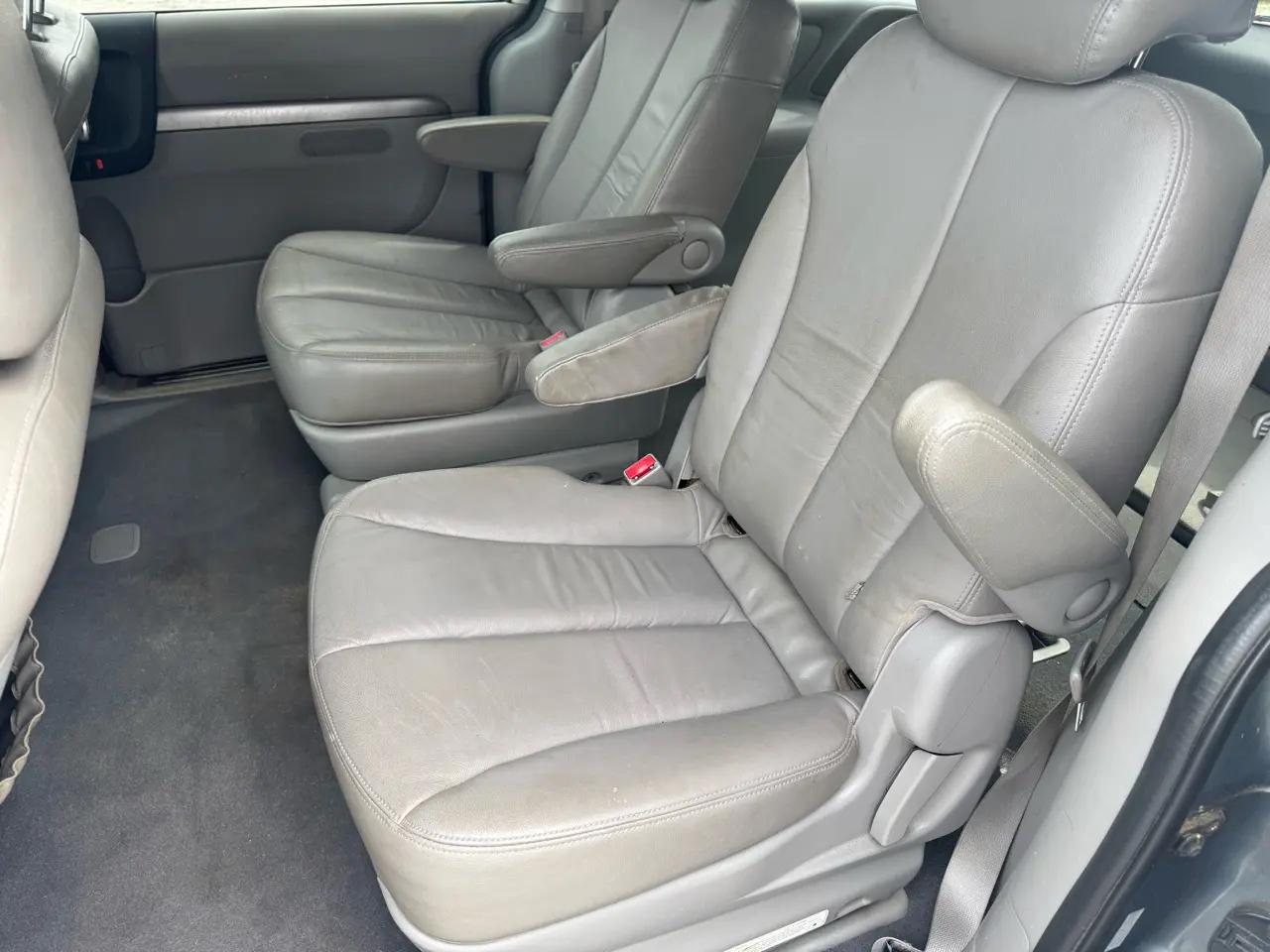 Hyundai Entourage 4dr Wgn Limited 2008