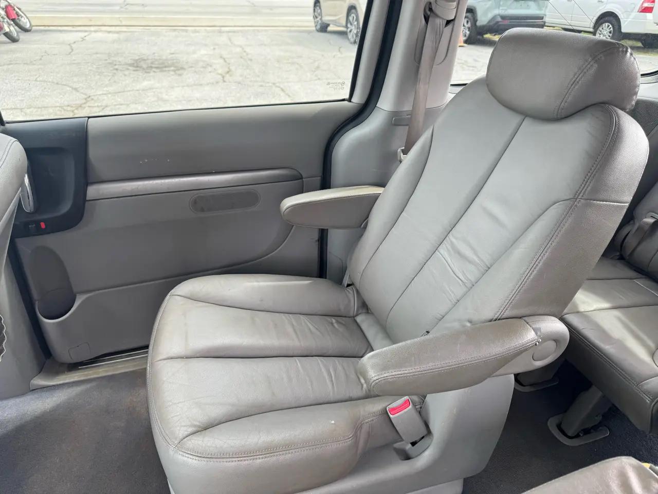 Hyundai Entourage 4dr Wgn Limited 2008