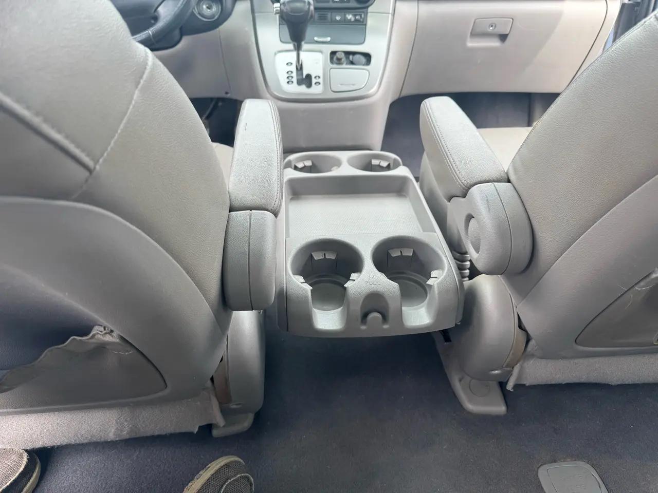 Hyundai Entourage 4dr Wgn Limited 2008