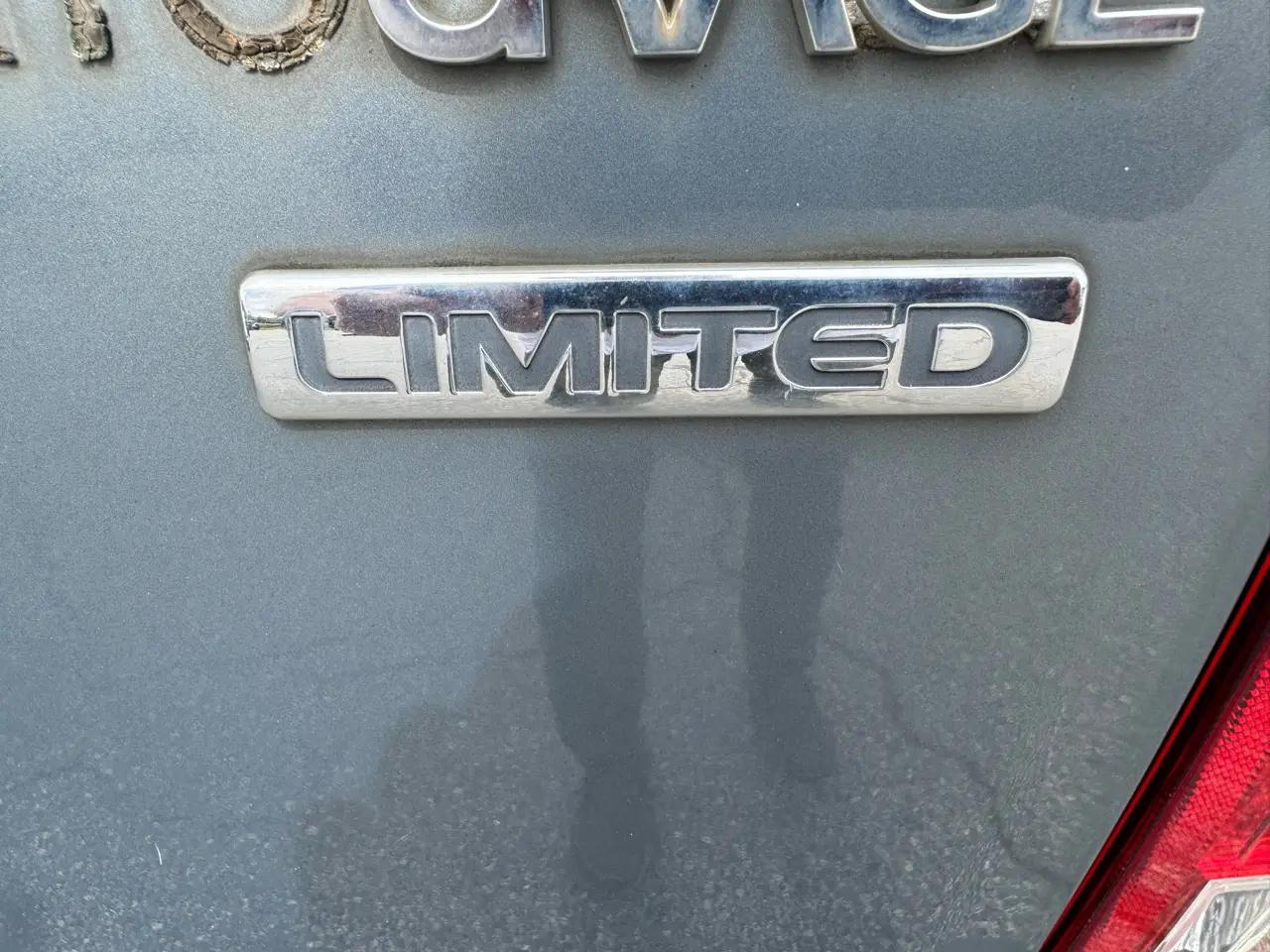 Hyundai Entourage 4dr Wgn Limited 2008