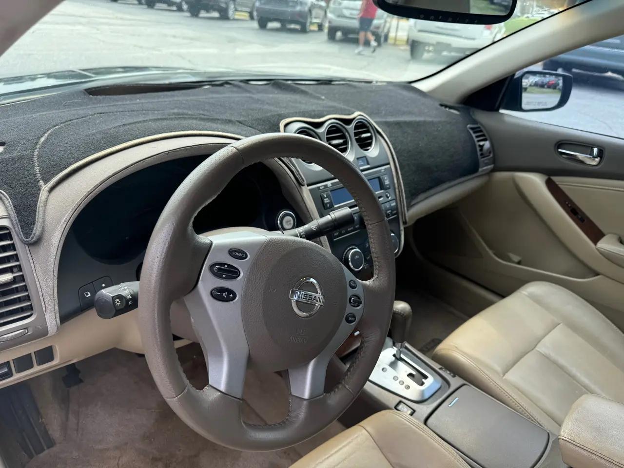 Nissan Altima 4dr Sdn I4 CVT 2.5 SL 2009