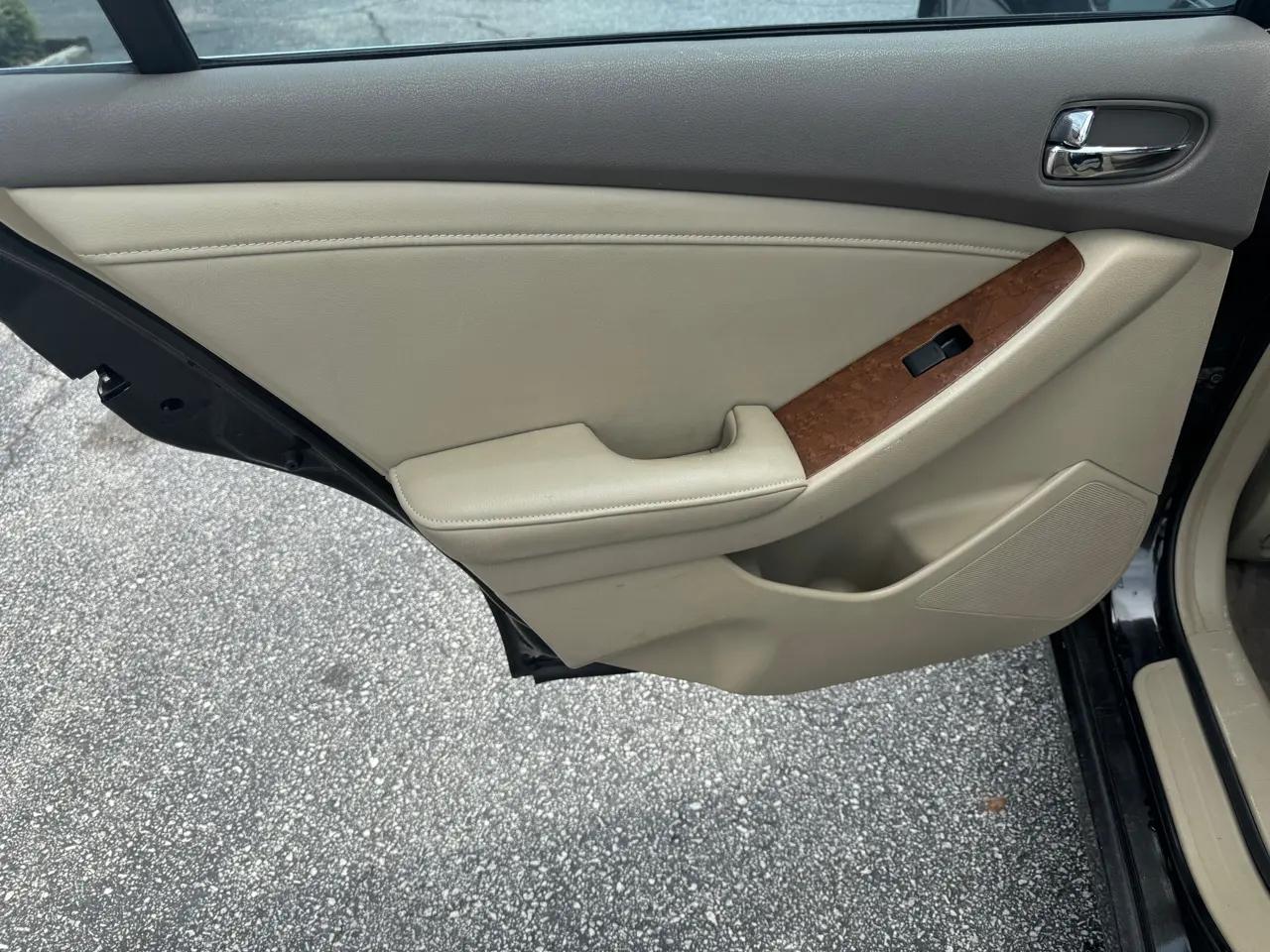 Nissan Altima 4dr Sdn I4 CVT 2.5 SL 2009