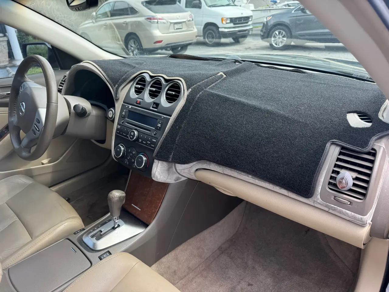 Nissan Altima 4dr Sdn I4 CVT 2.5 SL 2009