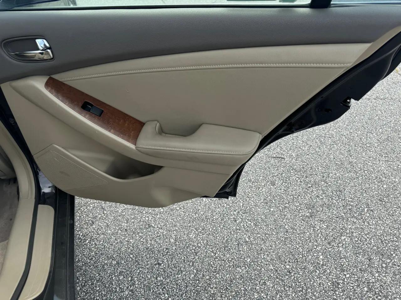 Nissan Altima 4dr Sdn I4 CVT 2.5 SL 2009