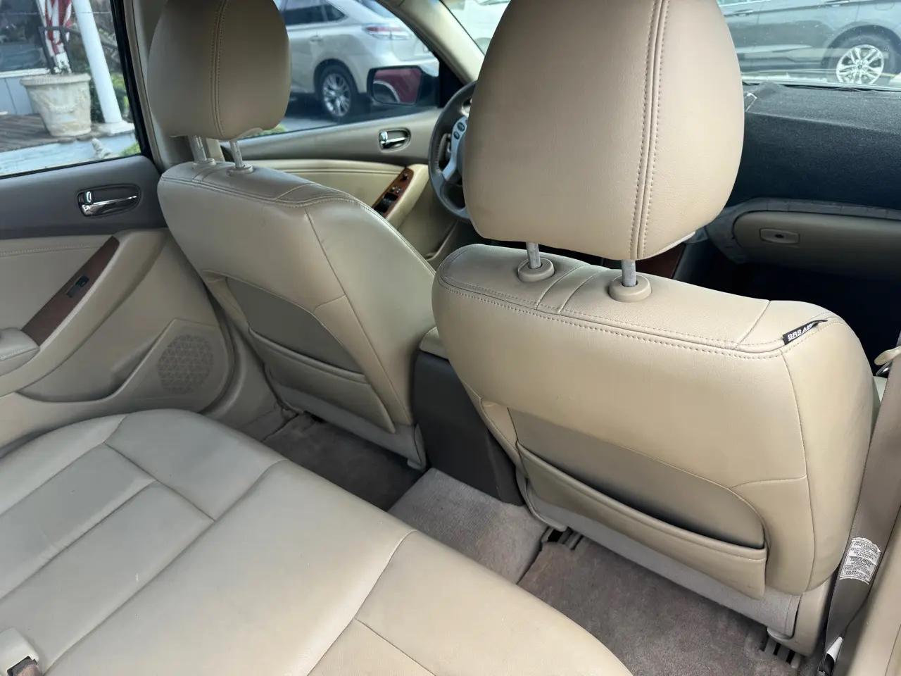Nissan Altima 4dr Sdn I4 CVT 2.5 SL 2009