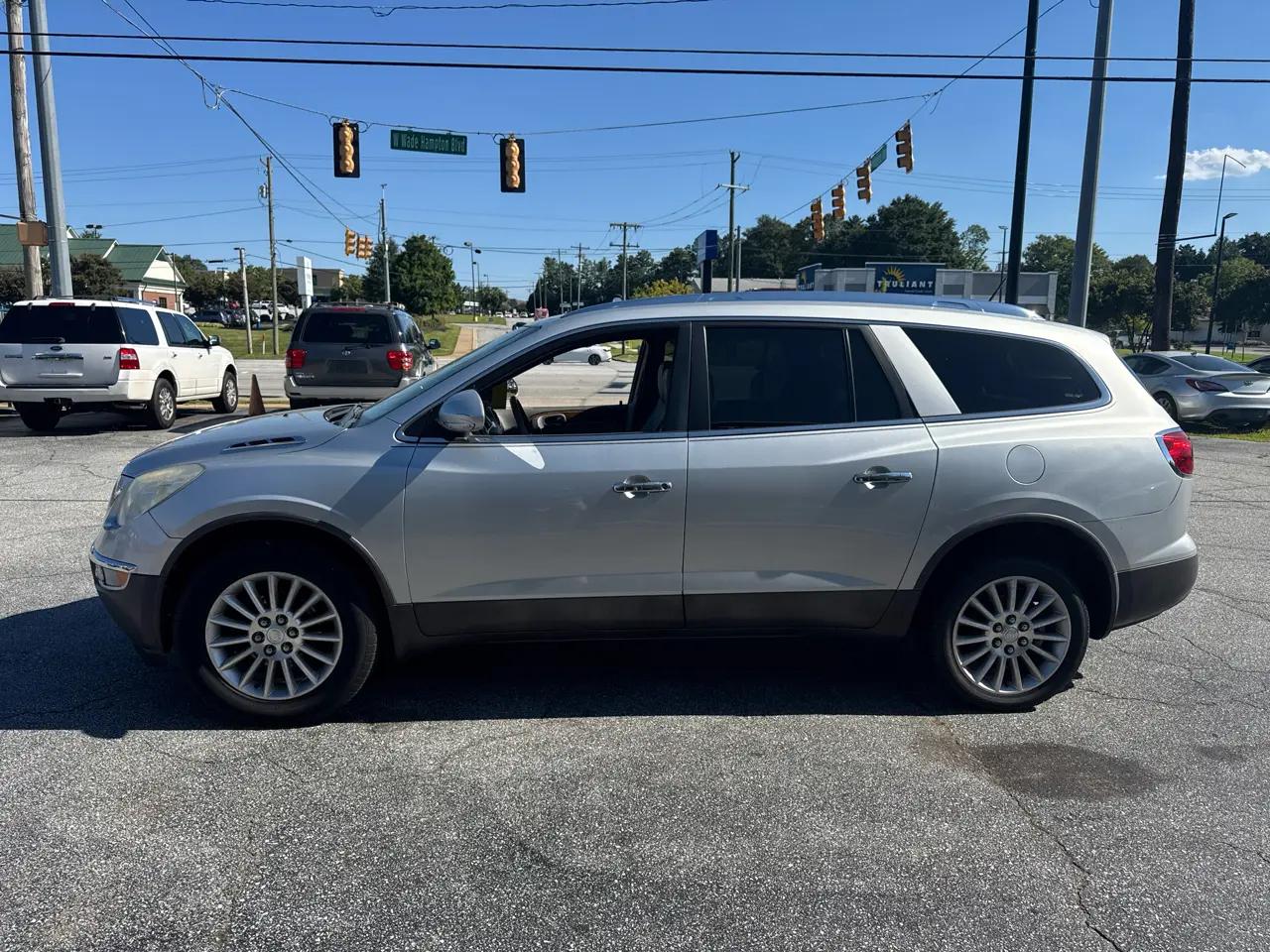 Buick Enclave FWD 4dr Leather 2012