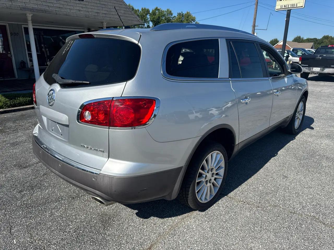 Buick Enclave FWD 4dr Leather 2012