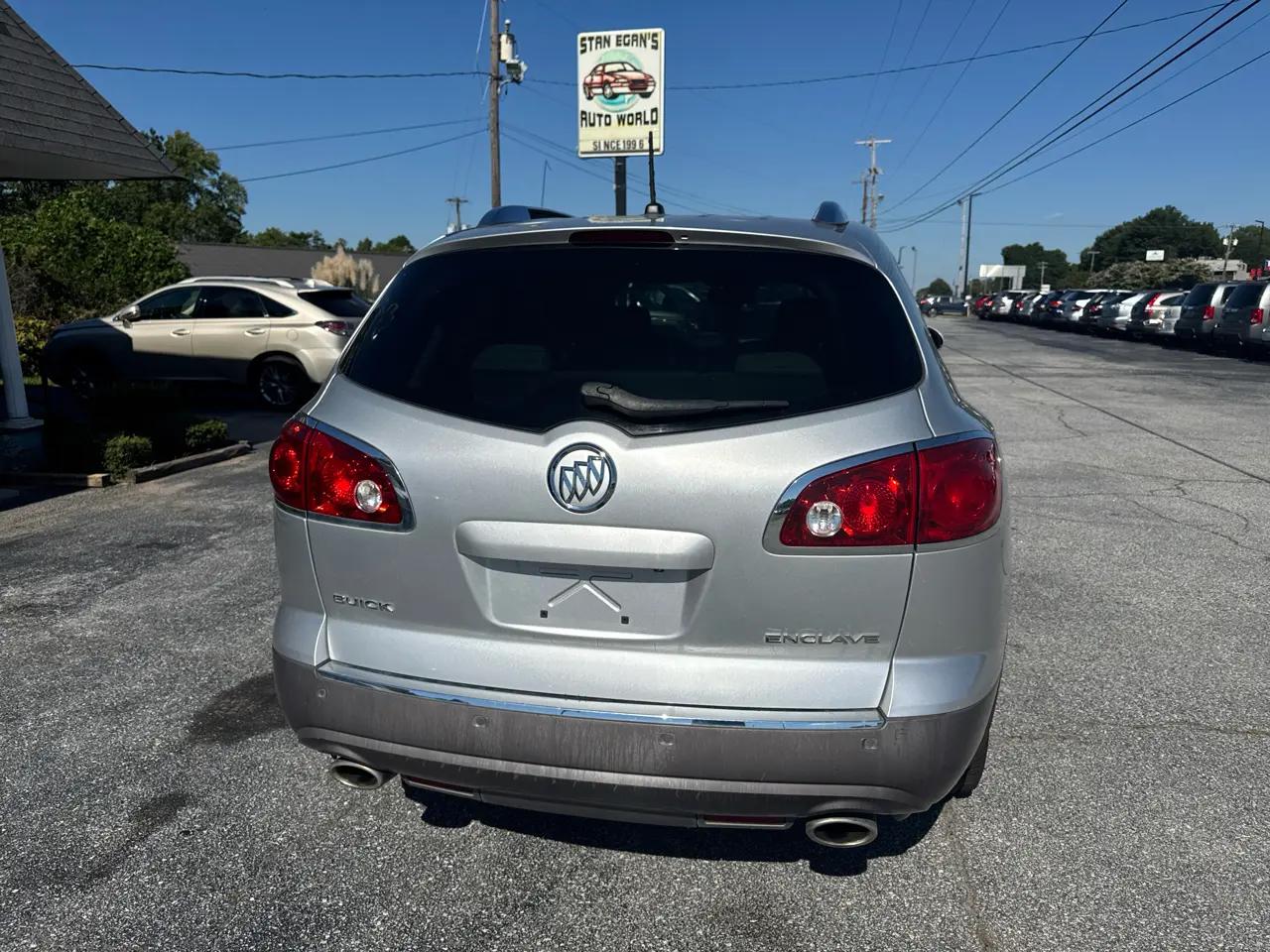 Buick Enclave FWD 4dr Leather 2012