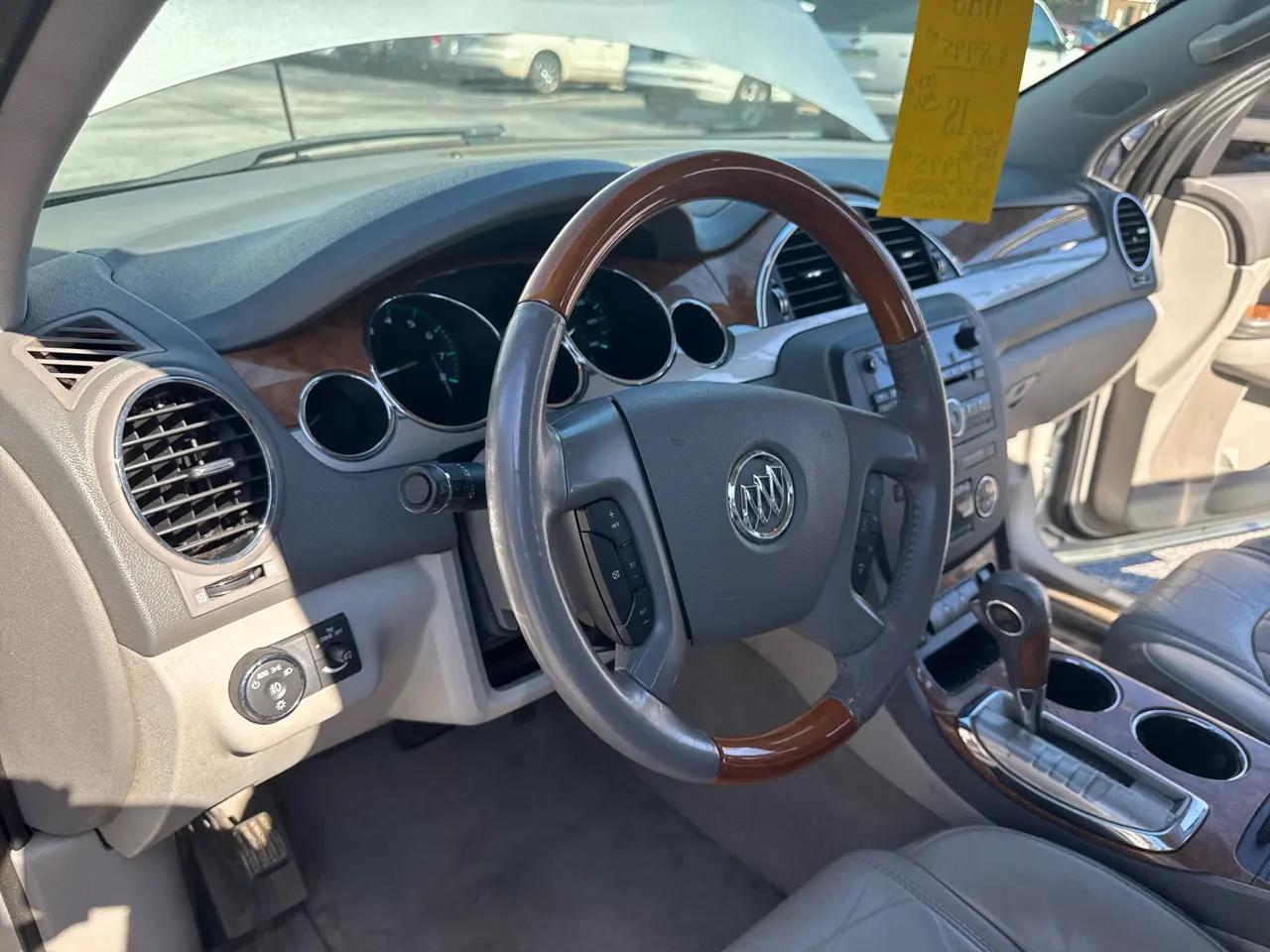Buick Enclave FWD 4dr Leather 2012
