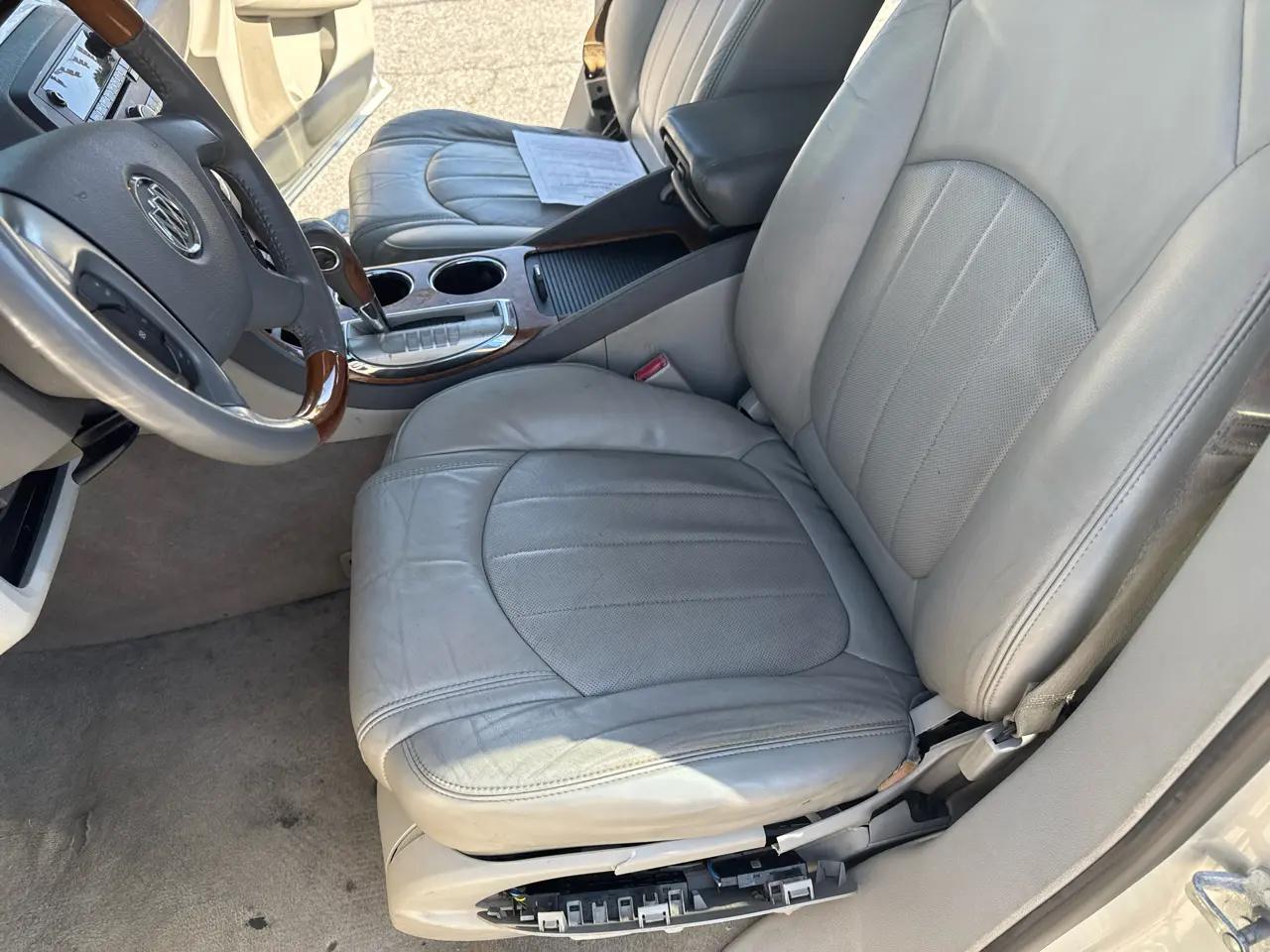Buick Enclave FWD 4dr Leather 2012