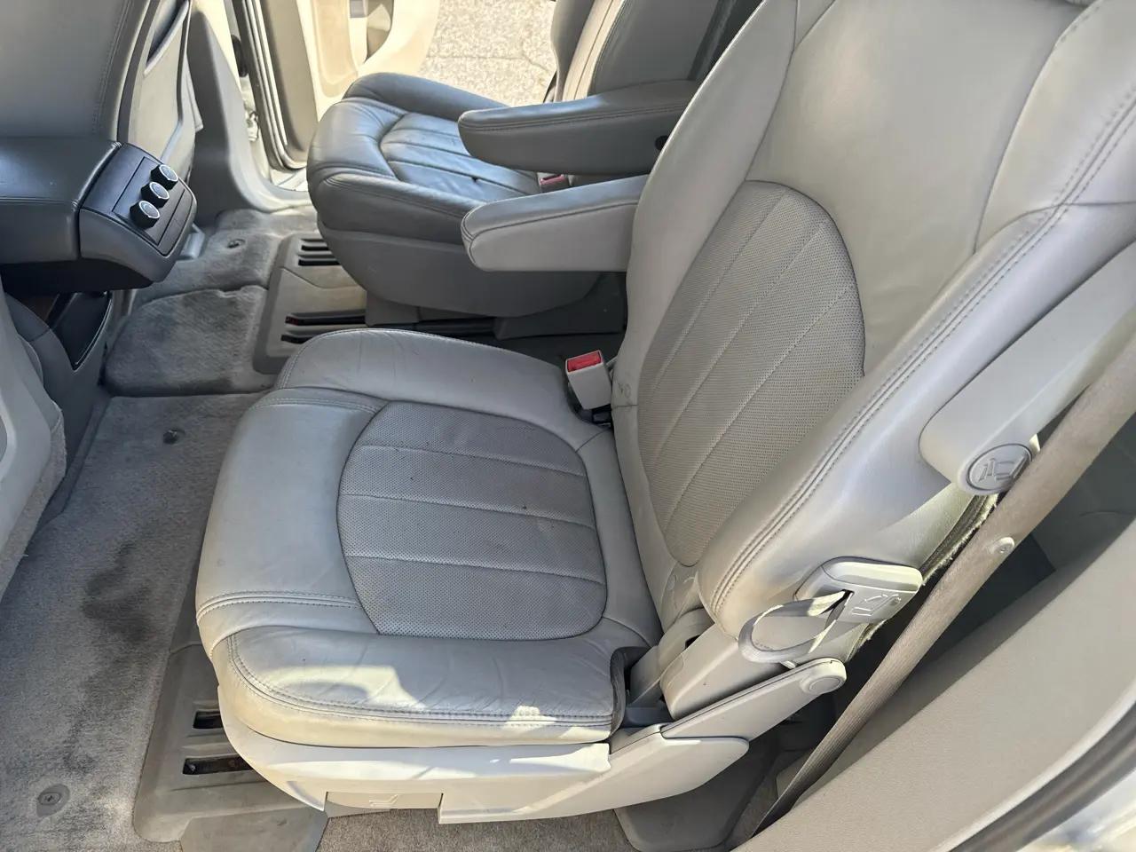Buick Enclave FWD 4dr Leather 2012
