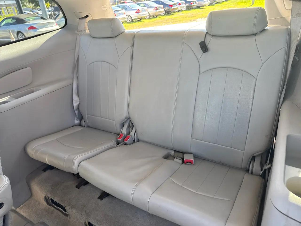 Buick Enclave FWD 4dr Leather 2012