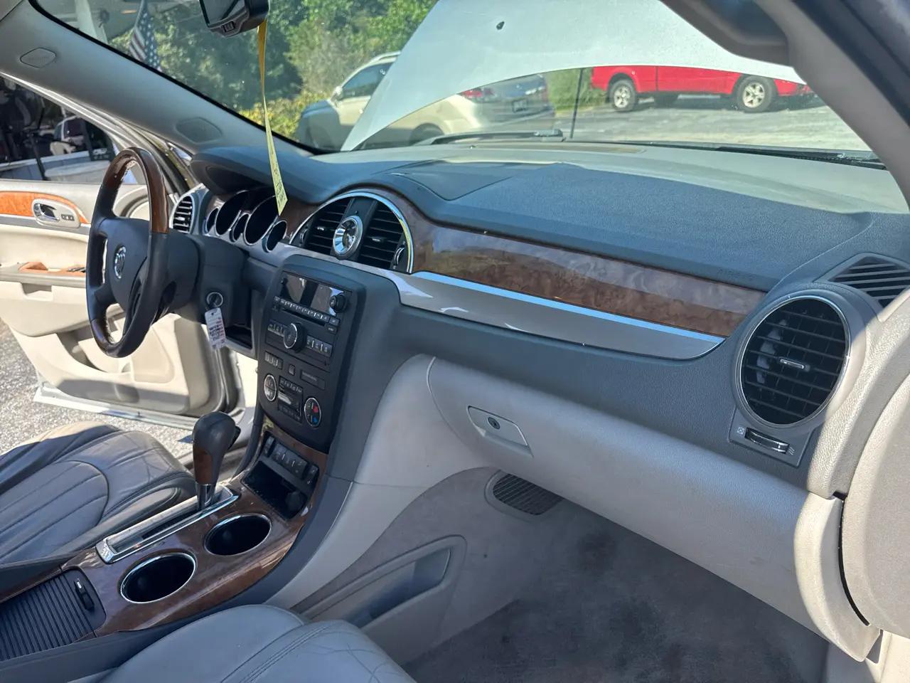 Buick Enclave FWD 4dr Leather 2012