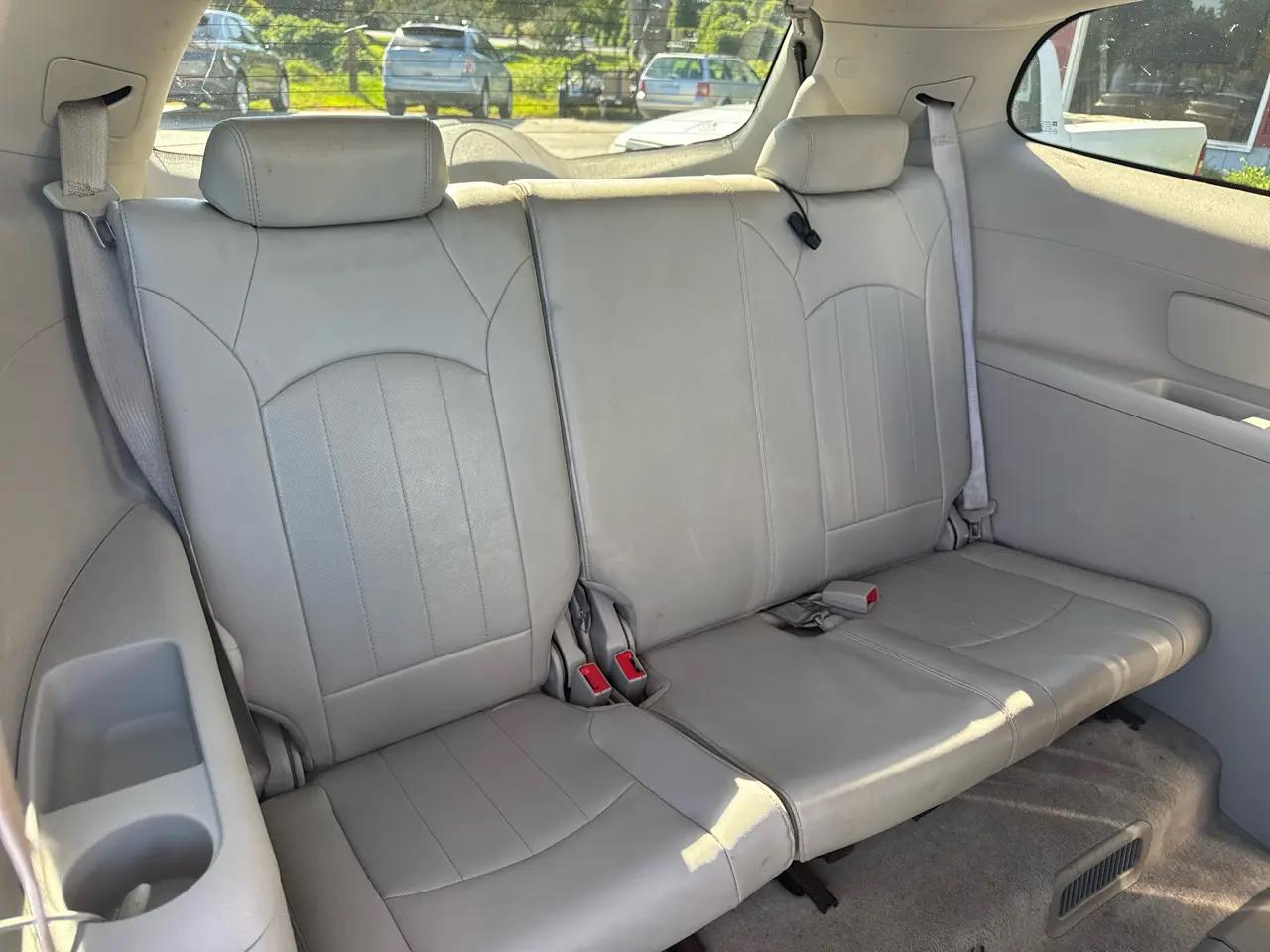 Buick Enclave FWD 4dr Leather 2012