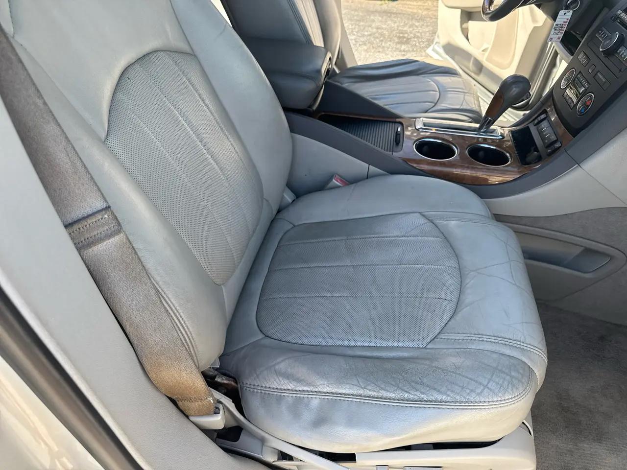 Buick Enclave FWD 4dr Leather 2012