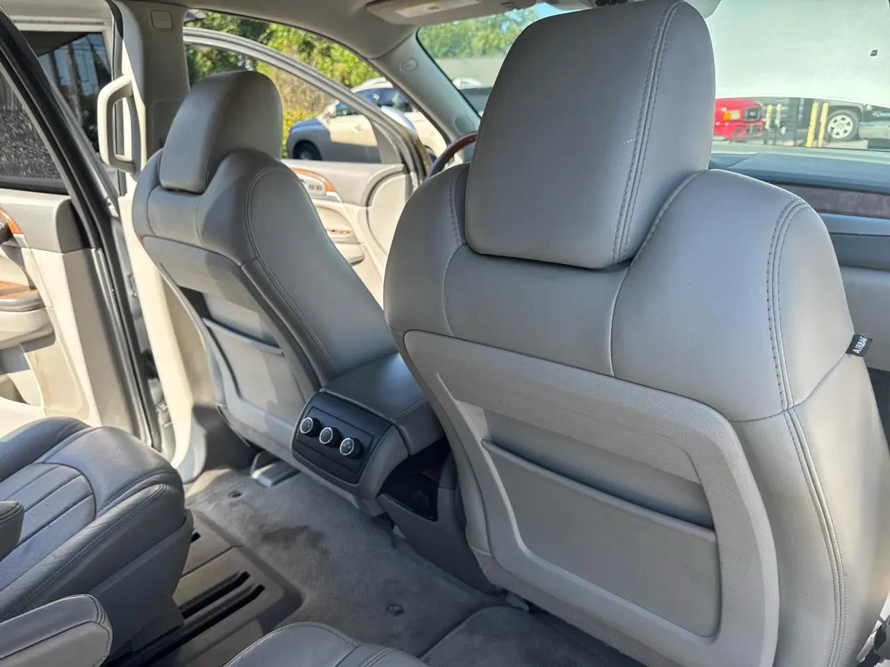 Buick Enclave FWD 4dr Leather 2012