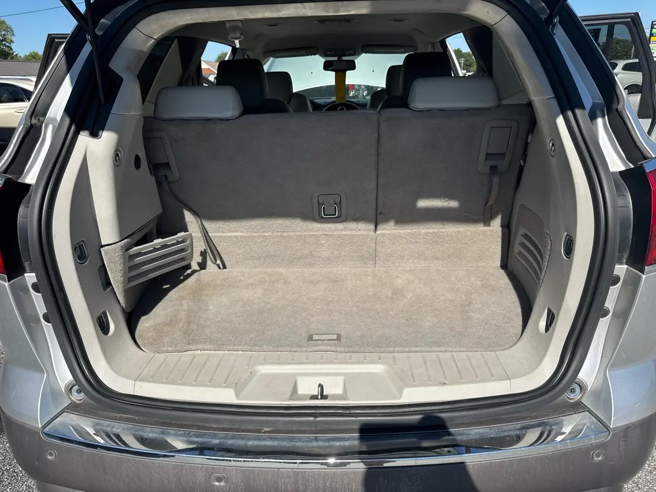 Buick Enclave FWD 4dr Leather 2012
