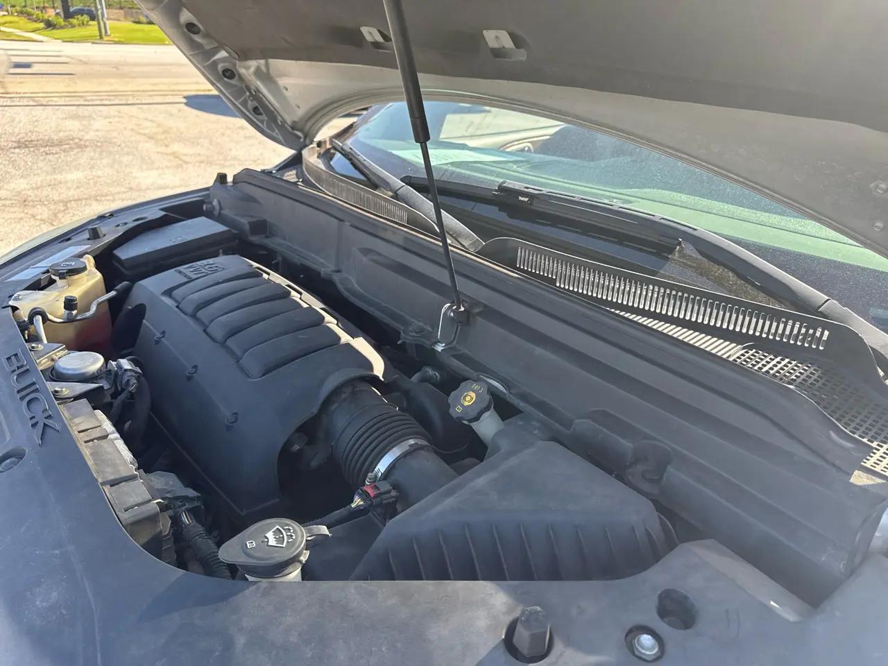 Buick Enclave FWD 4dr Leather 2012