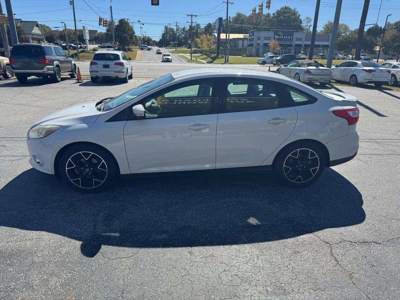 Ford Focus 4dr Sdn SE 2013