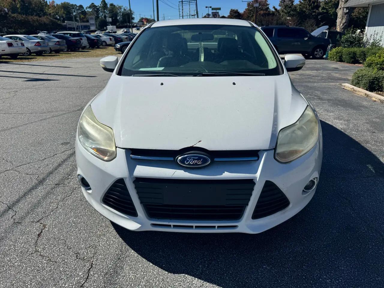 Ford Focus 4dr Sdn SE 2013