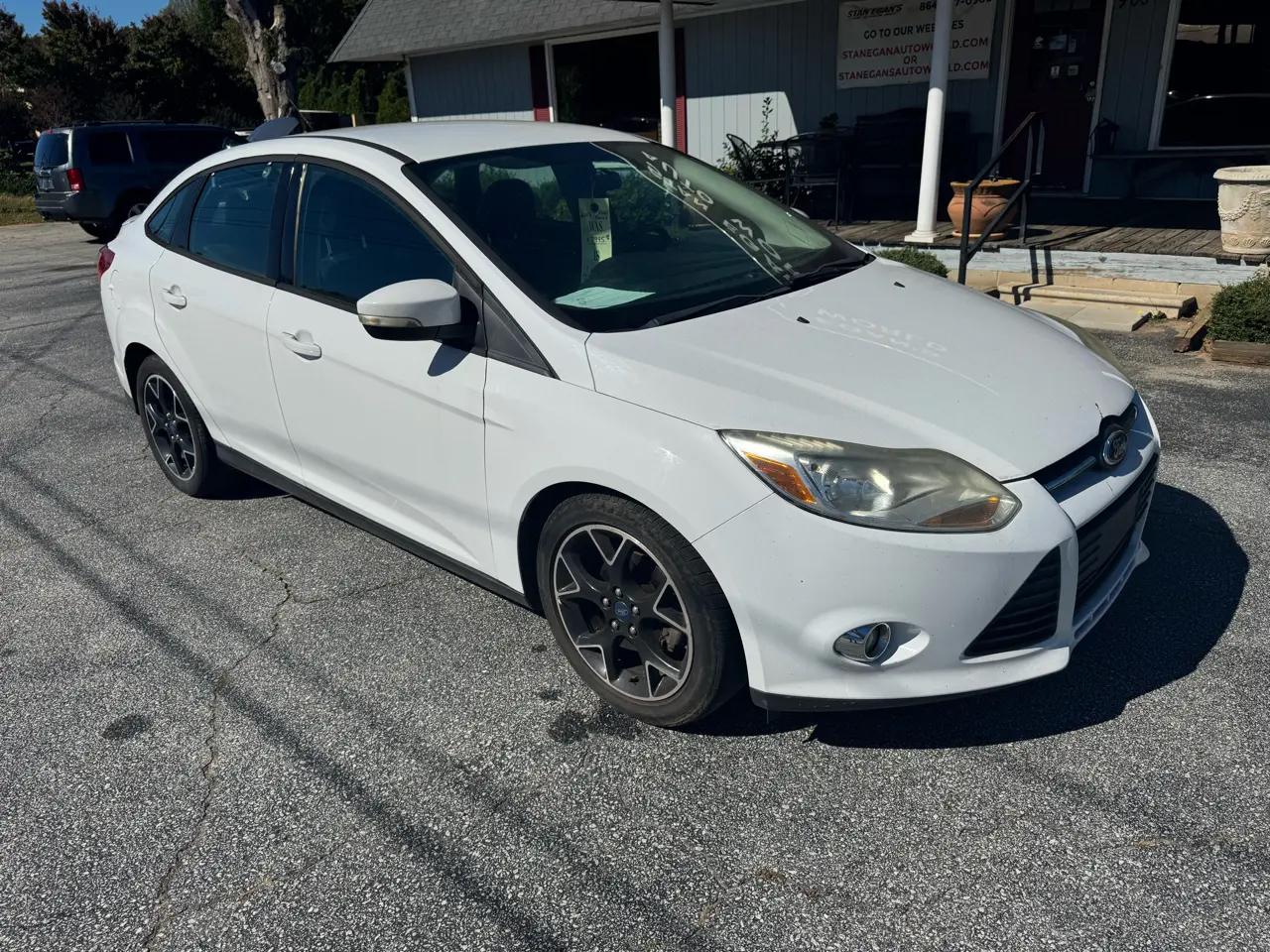 Ford Focus 4dr Sdn SE 2013