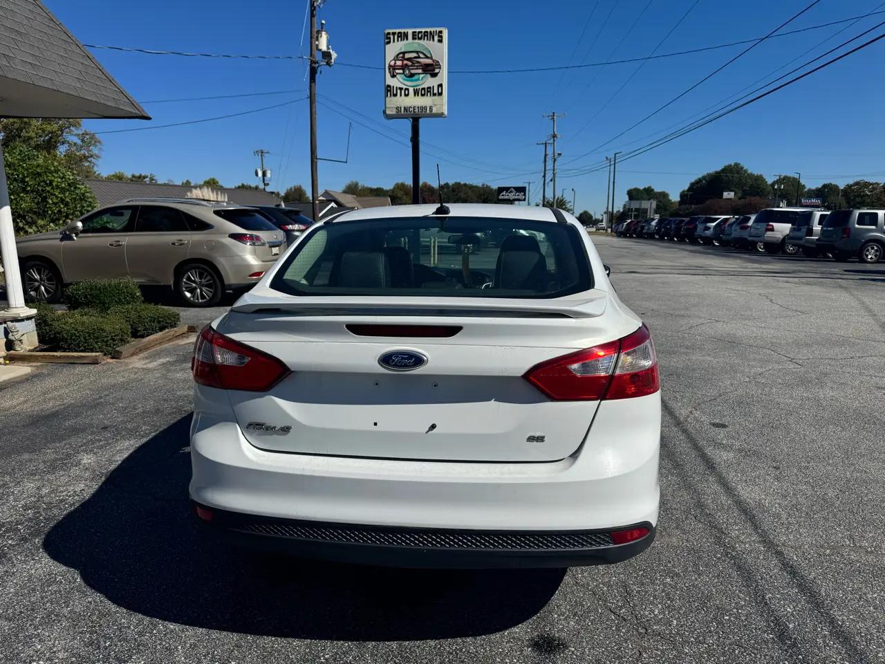 Ford Focus 4dr Sdn SE 2013