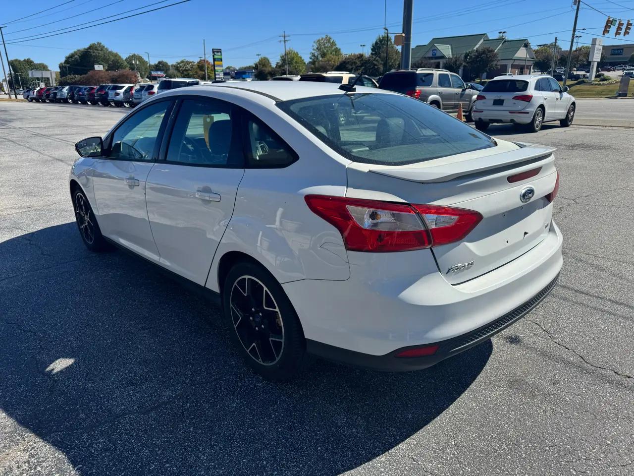 Ford Focus 4dr Sdn SE 2013