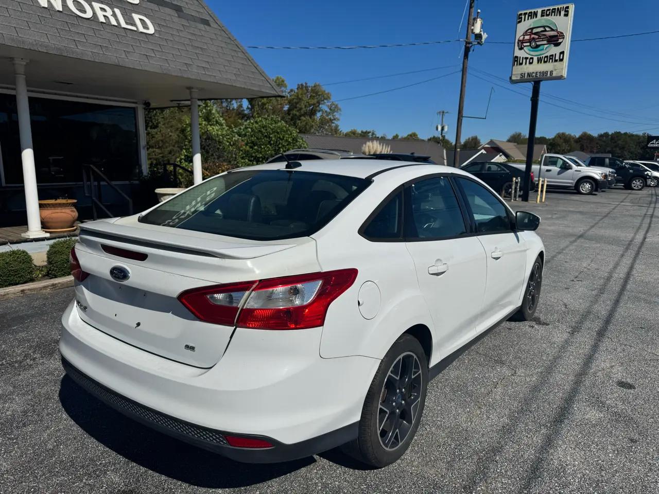 Ford Focus 4dr Sdn SE 2013