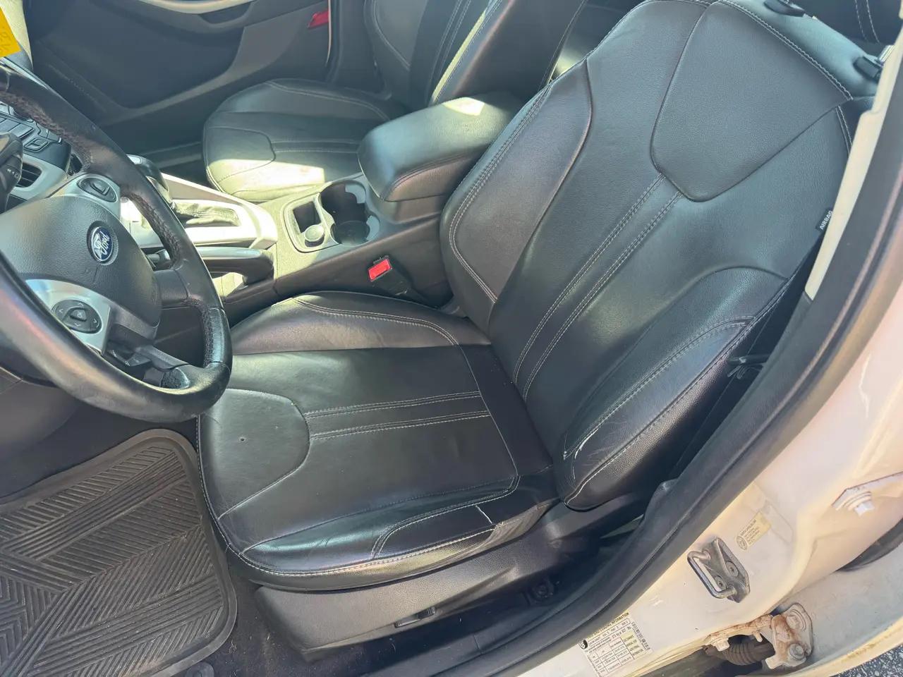 Ford Focus 4dr Sdn SE 2013