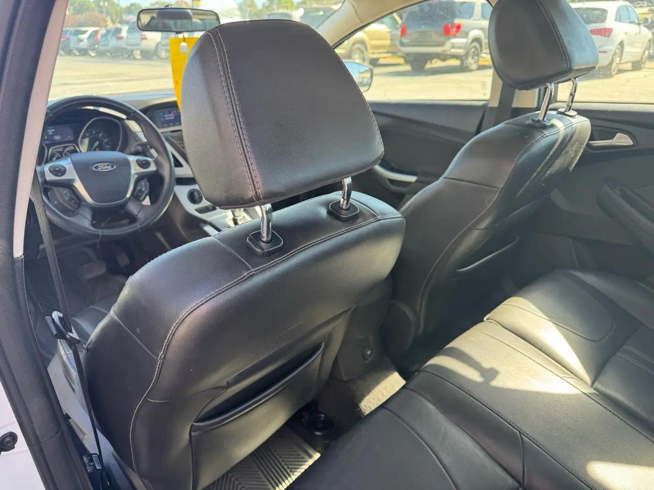 Ford Focus 4dr Sdn SE 2013